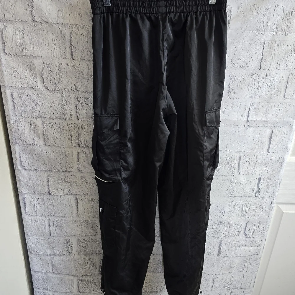Forever 21 Black High Waisted Cargo Sweatpants Medium